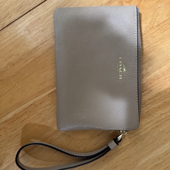 Coach Small Wristlet - Picture 1 of 2